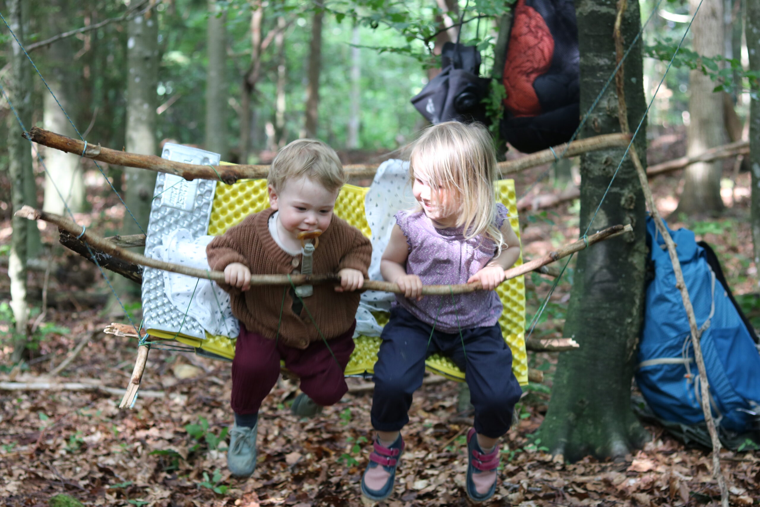 Waldausflug mit Übernachtung – oder wie Kilian ein Gireizli für die Kleinen bastelte :-)